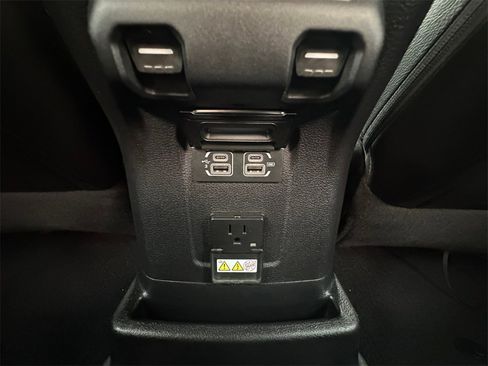 Used 2018 Jeep Wrangler Unlimited Sahara image 21