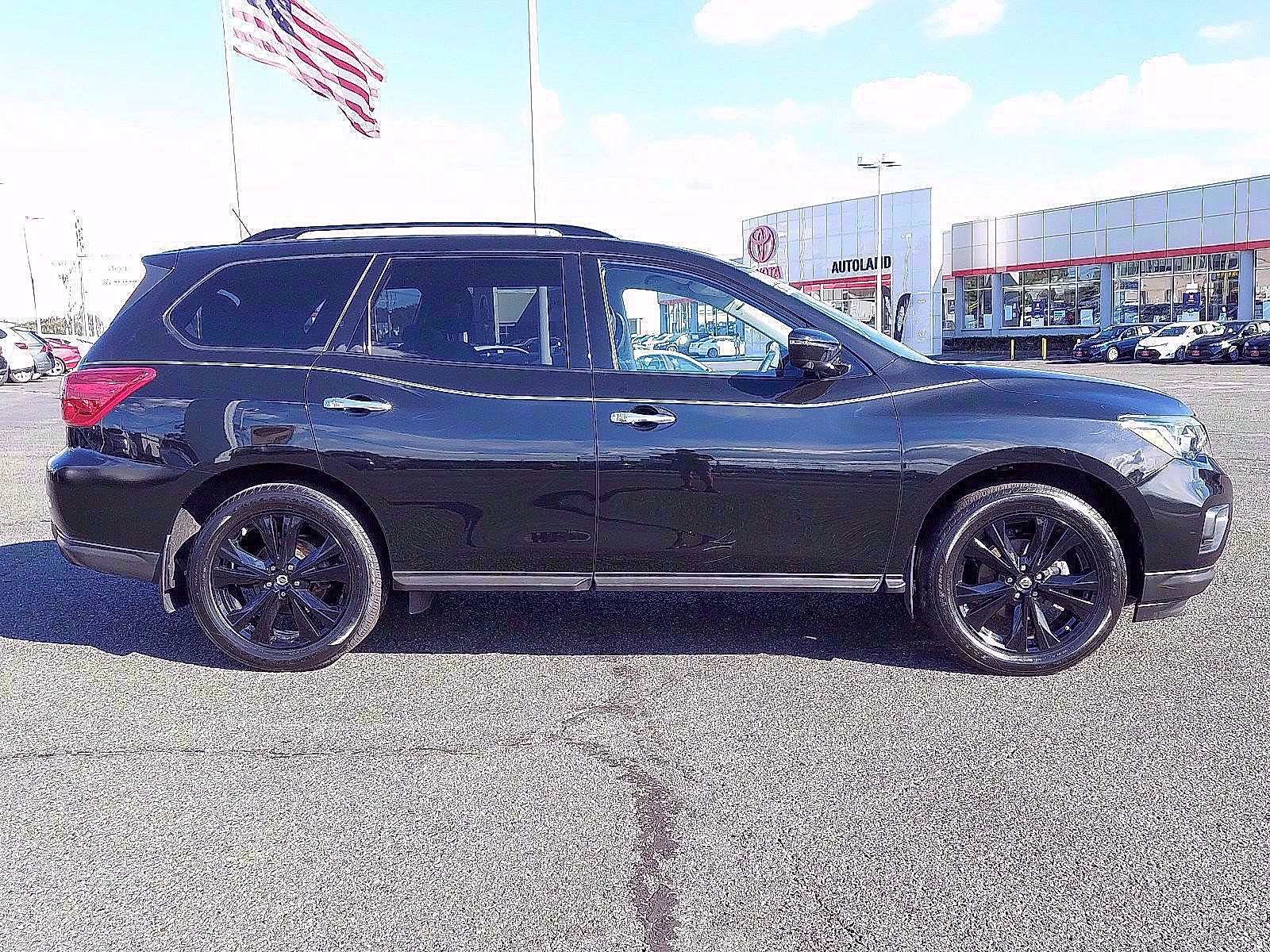Used 2018 Nissan Pathfinder SL w/ Midnight Edition Package AWD/4WD image 7