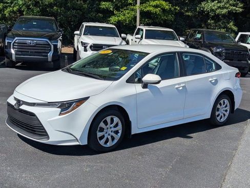 Used 2026 Toyota Corolla LE FWD image 3