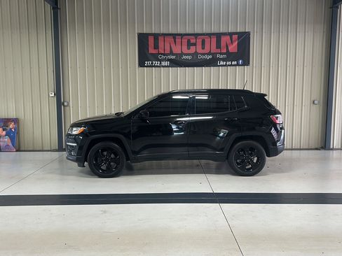 Used 2019 Jeep Compass Latitude AWD/4WD image 2
