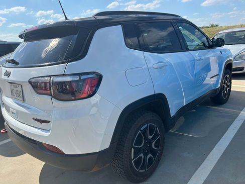 Used 2025 Jeep Compass Trailhawk AWD/4WD image 11