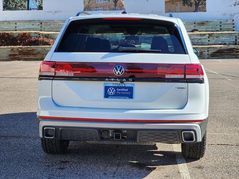 Certified 2025 Volkswagen Atlas Peak Edition SE image 4