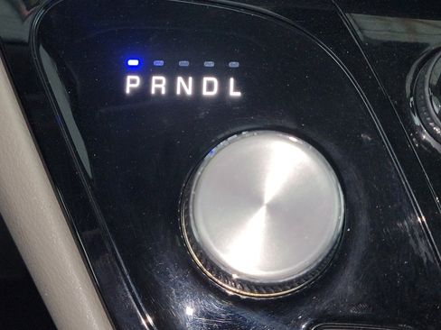 Used 2020 Chrysler Pacifica Touring-L image 25