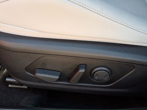 Certified 2025 Hyundai Elantra Limited image 16