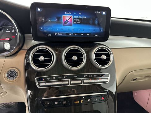 Used 2021 Mercedes-Benz GLC 300 4MATIC w/ Premium Package image 21