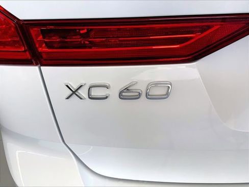 Used 2024 Volvo XC60 T8 Plus w/ Climate Package AWD/4WD image 18
