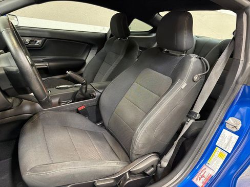 Used 2017 Ford Mustang Coupe image 13