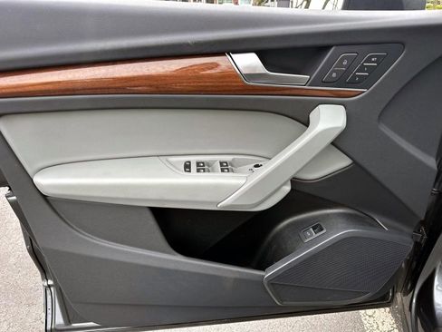 Used 2023 Audi Q5 2.0T Premium w/ Convenience Package image 11