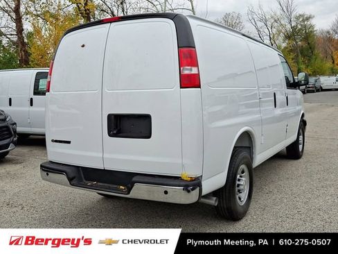 New 2025 Chevrolet Express 3500 Work Van w/ Driver Convenience Package image 4