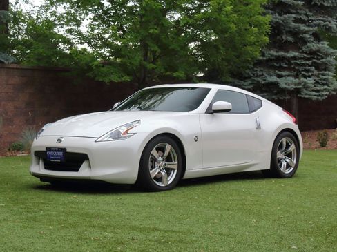 Used 2009 Nissan 370Z Touring RWD image 11