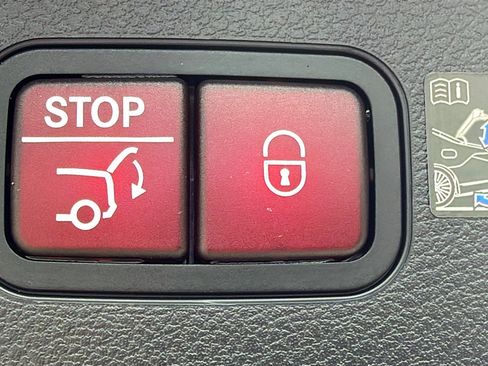 Used 2025 Mercedes-Benz GLS 450 4MATIC image 14