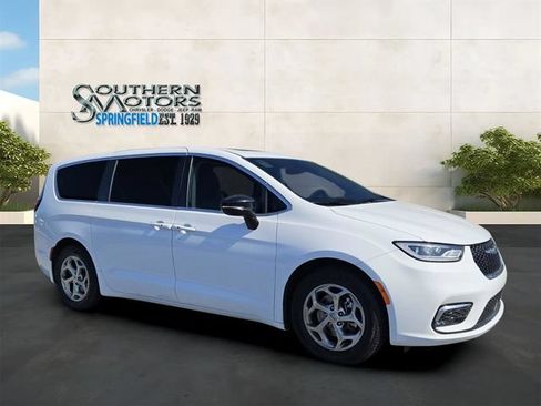 Used 2024 Chrysler Pacifica Limited FWD image 7