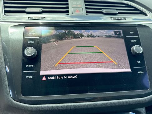 Used 2019 Volkswagen Tiguan SE FWD image 35