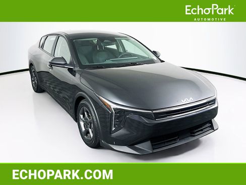 Used 2025 Kia K4 LXS image 1