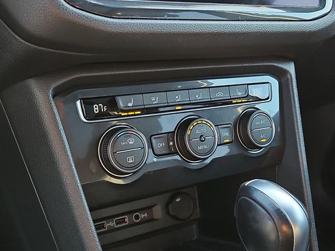 Used 2020 Volkswagen Tiguan SE R-Line image 16