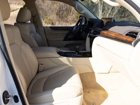 Used 2020 Lexus LX 570 4WD w/ Luxury Package image 66