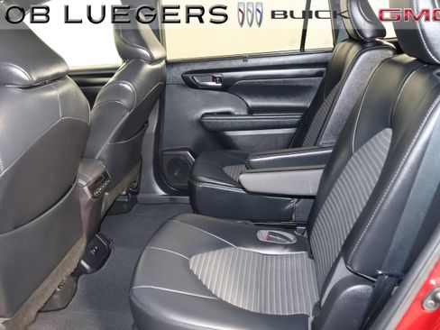 Used 2021 Toyota Highlander XSE AWD/4WD image 13