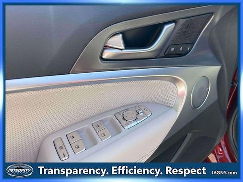 Used 2025 Genesis G70 2.5T w/ Sport Prestige Package image 17