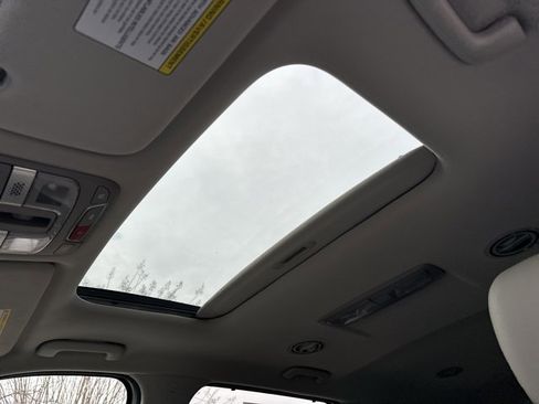 Used 2024 Kia Telluride EX w/ EX Captain's Chair Package image 39