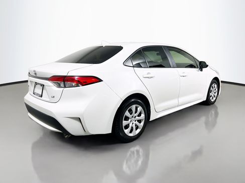 Used 2021 Toyota Corolla LE FWD image 4