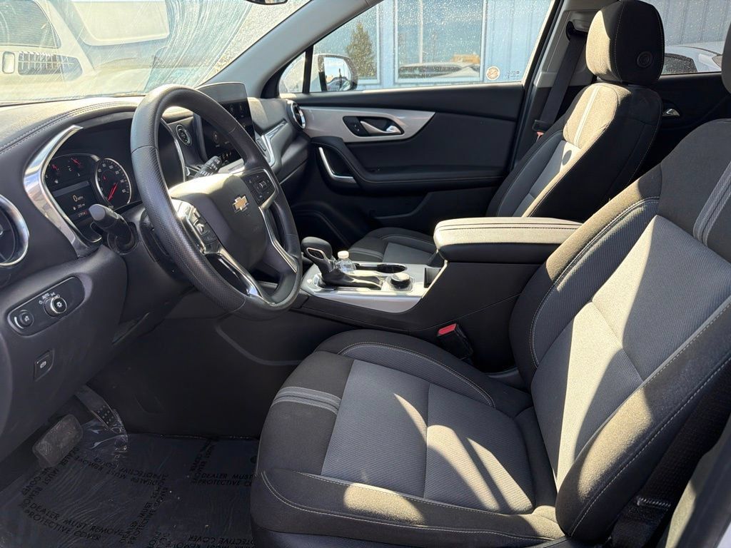 Used 2025 Chevrolet Blazer LT AWD/4WD image 17