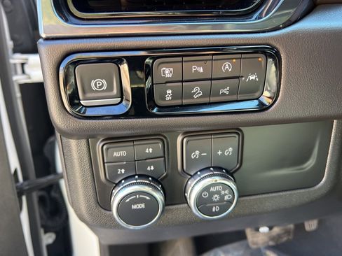 Used 2025 GMC Yukon AT4 image 14