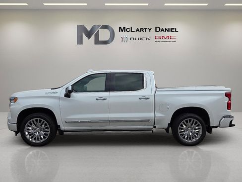 Used 2025 Chevrolet Silverado 1500 High Country image 3