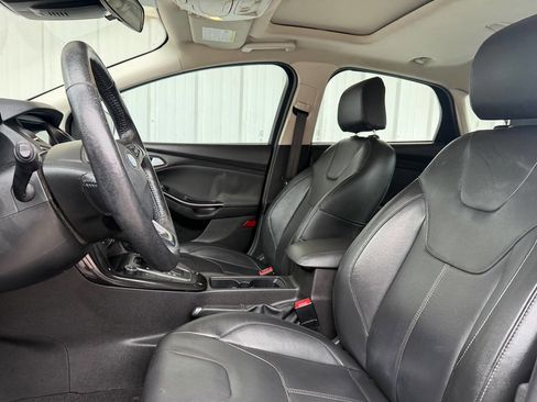 Used 2017 Ford Focus Titanium w/ Titanium Technology Package FWD image 12