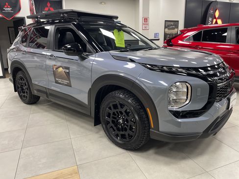 New 2025 Mitsubishi Outlander AWD image 2