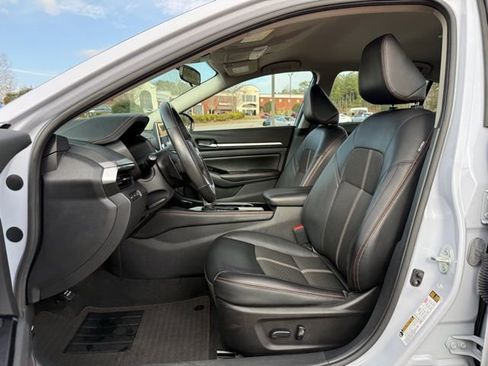 Used 2024 Nissan Altima 2.5 SR image 13