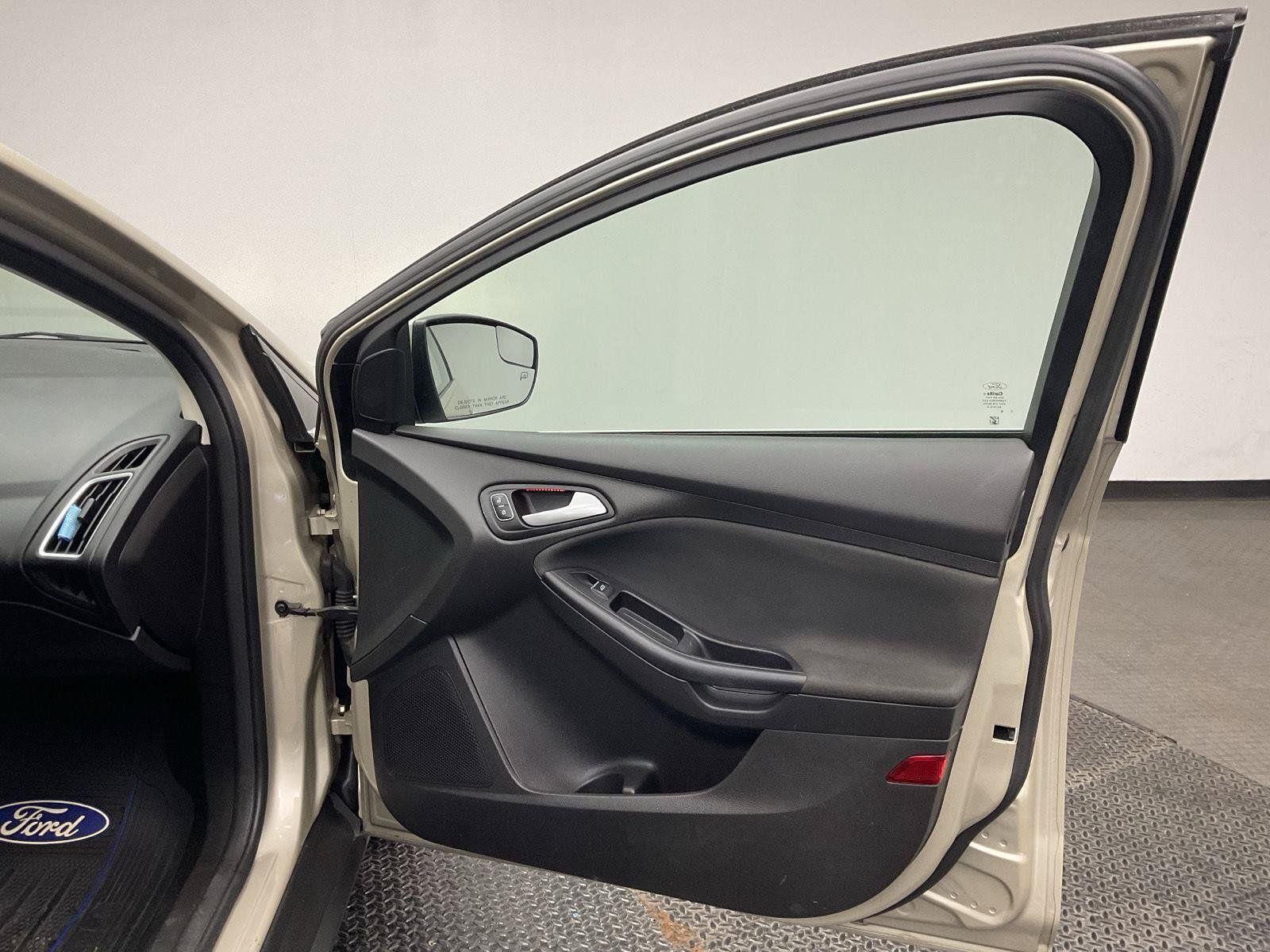 Used 2017 Ford Focus Titanium FWD image 21