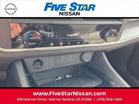 Used 2025 Nissan Rogue SV AWD/4WD image 22