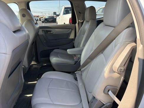 Used 2016 Chevrolet Traverse LT image 17