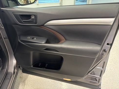 Used 2017 Toyota Highlander Plus image 43