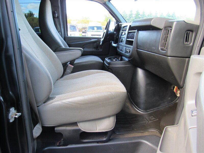 Used 2015 Chevrolet Express 2500 LT w/ LT Preferred Equipment Group RWD image 8