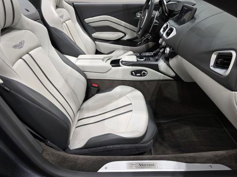 Used 2023 Aston Martin V8 Vantage Roadster image 20