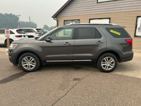Used 2018 Ford Explorer XLT w/ Equipment Group 201A AWD/4WD image 10