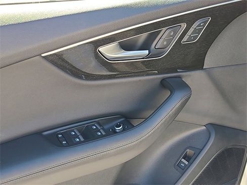 Used 2023 Audi Q7 3.0T Premium Plus image 17