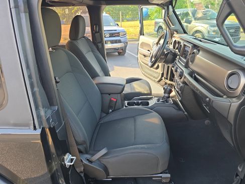 Used 2020 Jeep Wrangler Sport AWD/4WD image 10