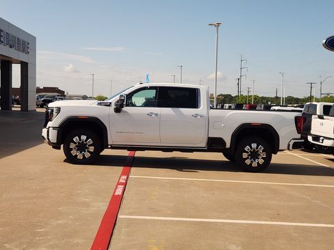 Used 2024 GMC Sierra 2500 Denali w/ Denali Reserve Package AWD/4WD image 4