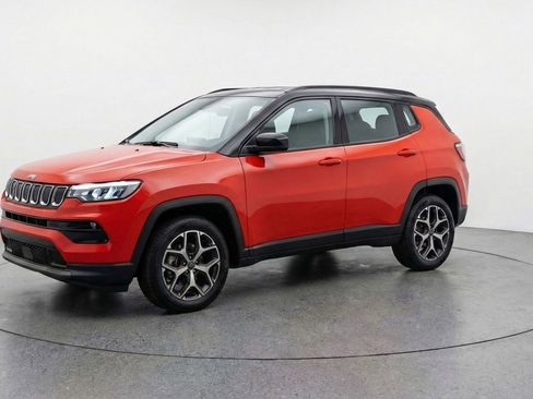 Used 2025 Jeep Compass Limited image 3