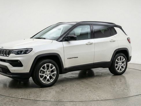 Used 2025 Jeep Compass Limited image 3