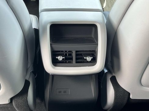 Certified 2024 Cadillac Lyriq Luxury AWD/4WD image 18
