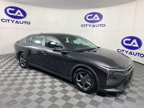 Used 2025 Kia K4 FWD image 1