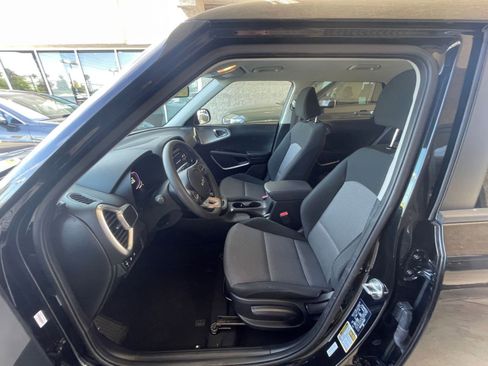 Used 2025 Kia Soul LX w/ LX Technology Package image 27