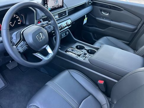 Certified 2025 Honda Pilot Touring image 10