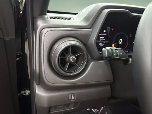Used 2025 Chevrolet Colorado Trail Boss AWD/4WD image 21