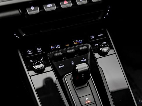 Used 2024 Porsche 911 Carrera w/ Premium Package image 53