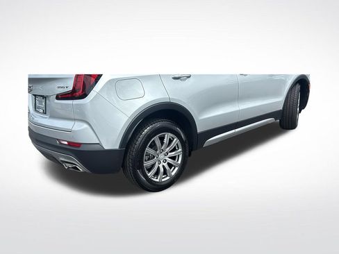Used 2021 Cadillac XT4 Premium Luxury w/ Cold Weather Package FWD image 8