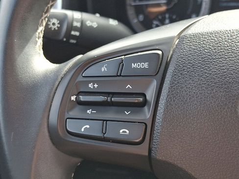 Certified 2022 Hyundai Venue SEL image 17